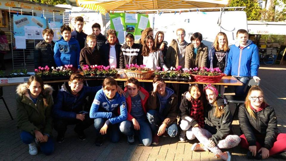 Alunni al mercato campioni di solidarietà a Nole