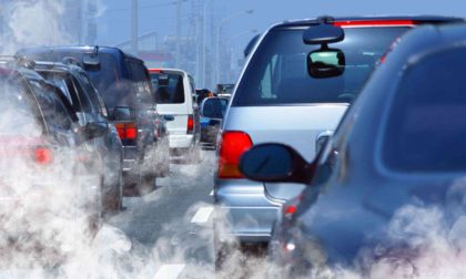 I blocchi del traffico anti-smog sono superati: arriva la "scatola nera" per le auto inquinanti