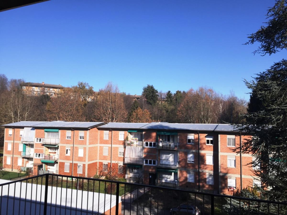 Studentessa accoltella rivale in amore