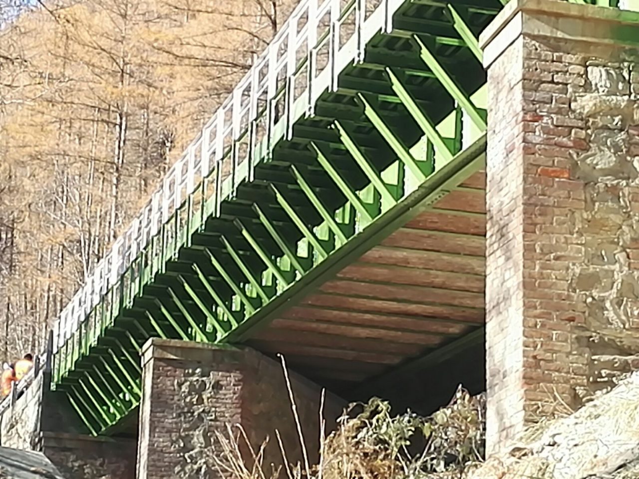 Ponte acciaio finiti lavori ad Ala