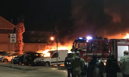 Auto in fiamme intervento dei vigili del fuoco (fotogallery)