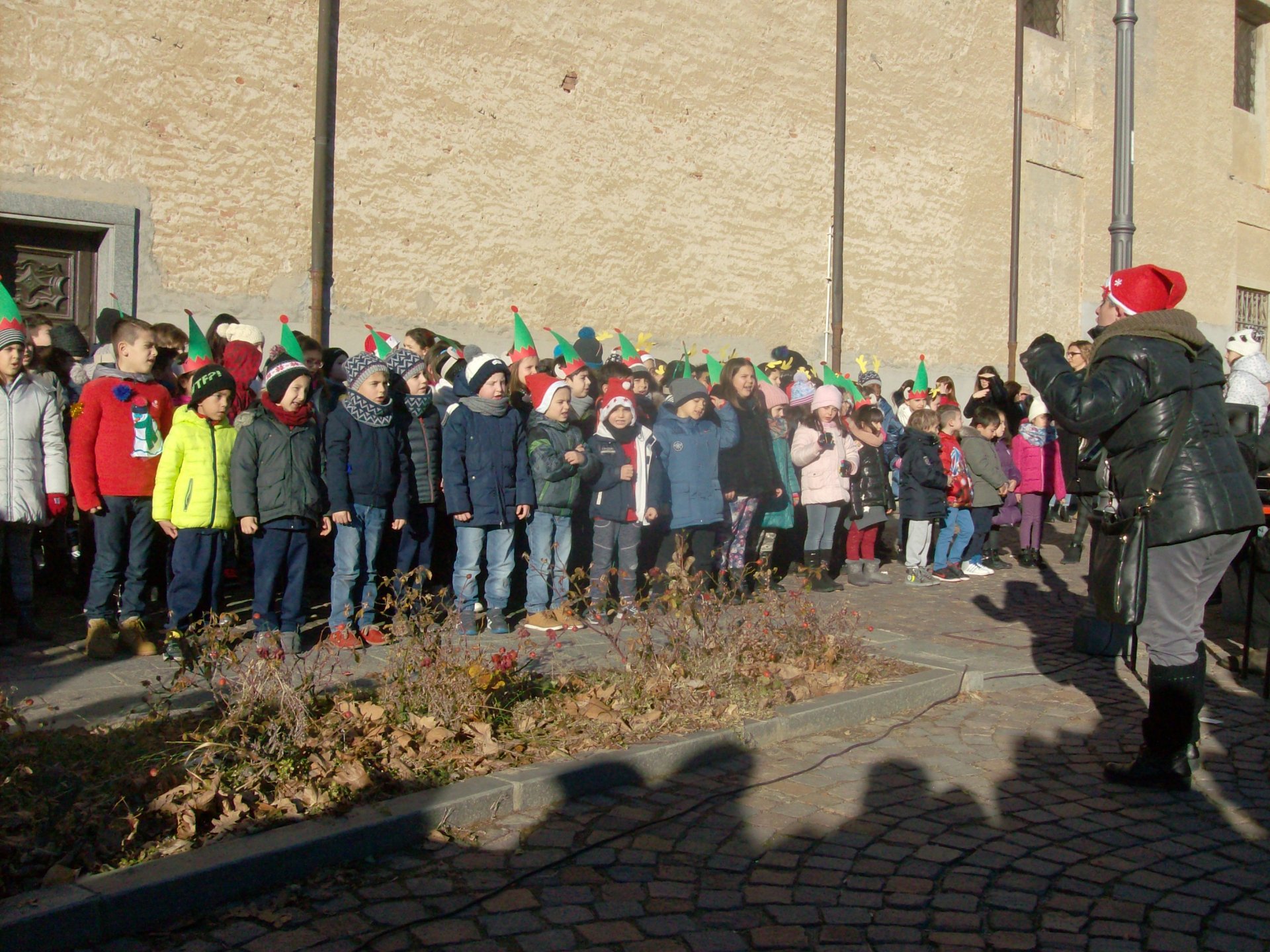 Mercatino Natale S.Giusto 2017,canti primaria