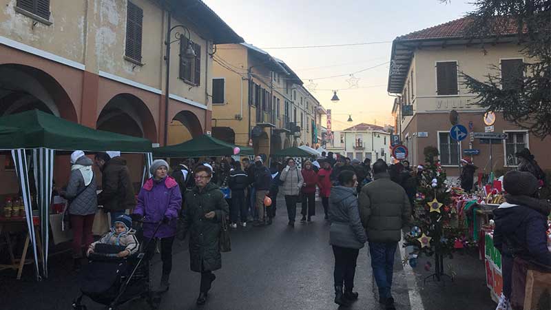 San Maurizio Natale anticipato ieri con il mercatino | Video