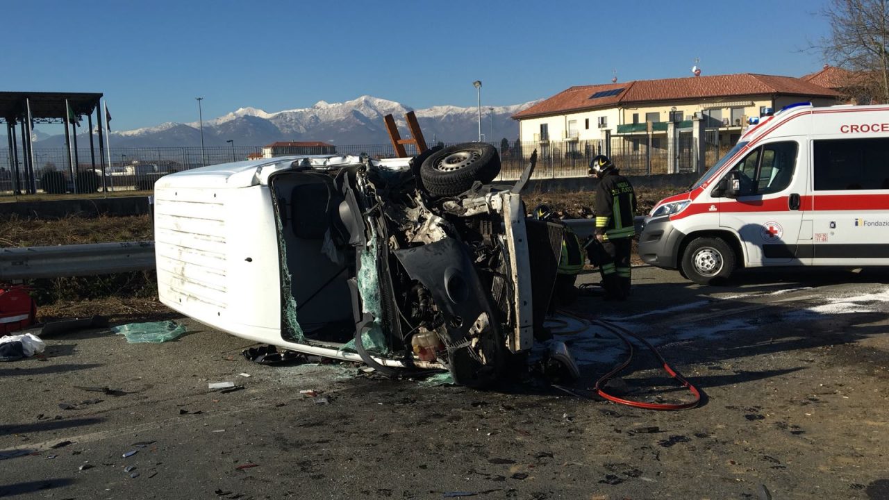 Incidente circonvallazione Rivarolo: c’è l’elisoccorso