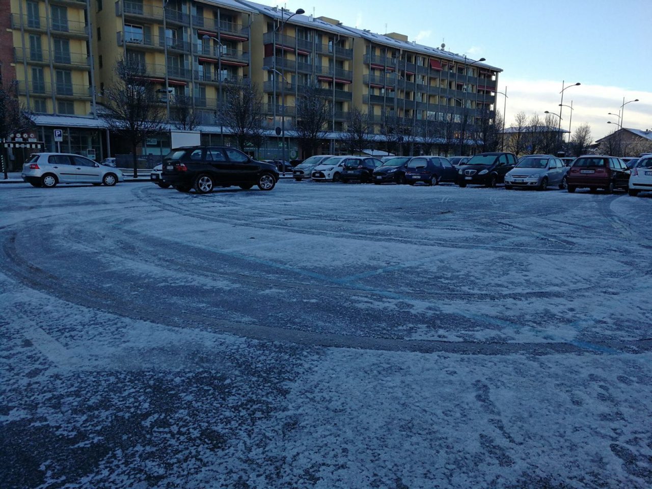 Ciriè strade ghiacciate dopo la nevicata: è polemica
