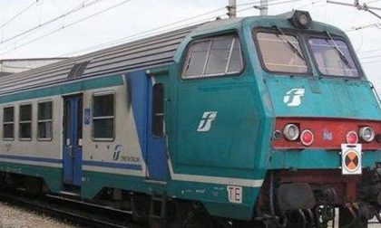 Auto travolta da treno a Torino