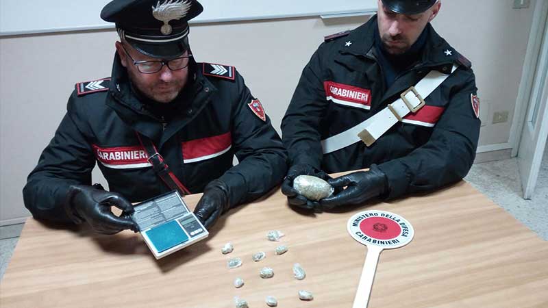 Denunciato 21enne per detenzione ai fini di spaccio di sostanze stupefacenti