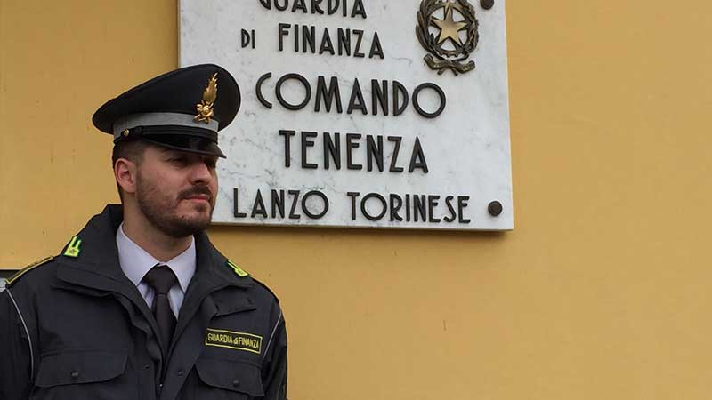 Prodotti contraffatti sequestrati a Lanzo