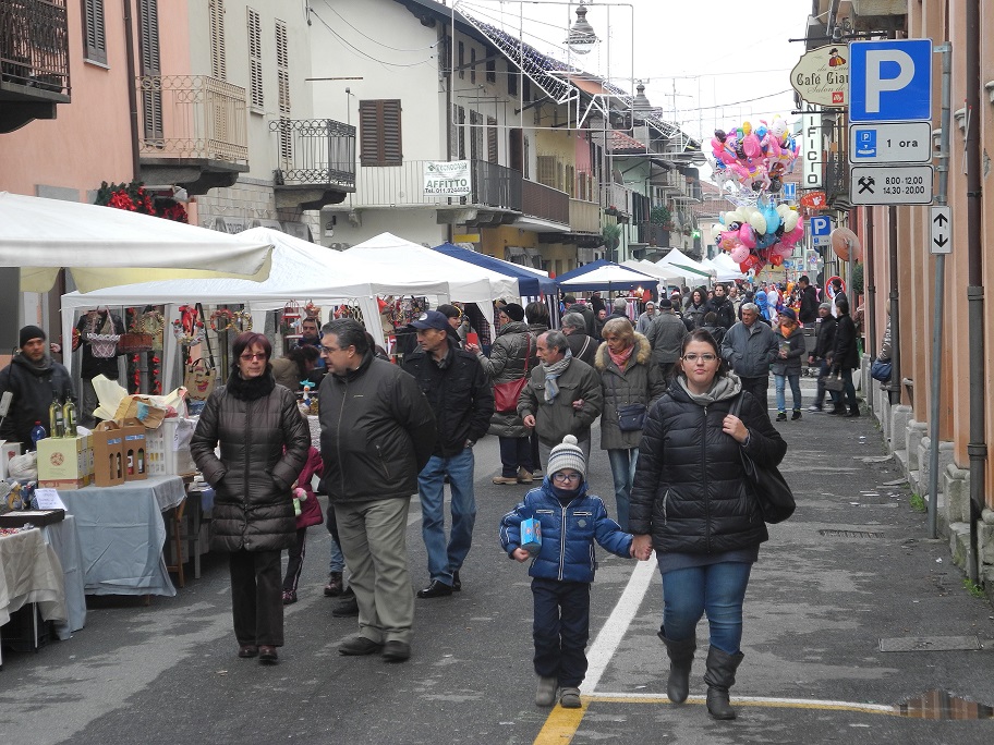 Idee regalo a San Maurizio, c’è il mercatino