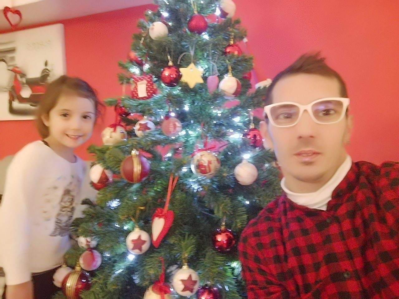 Un selfie davanti all’albero di Natale o Presepe
