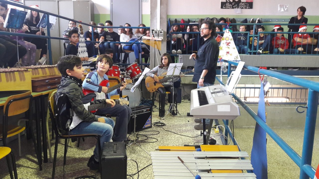 Applausi alla scuola media Giovanni Cena di Cuorgnè