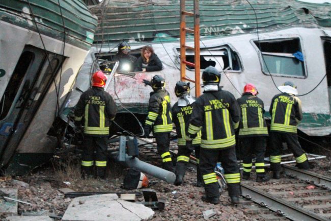 Treno deragliato nel milanese, salite a tre accertate le vittime