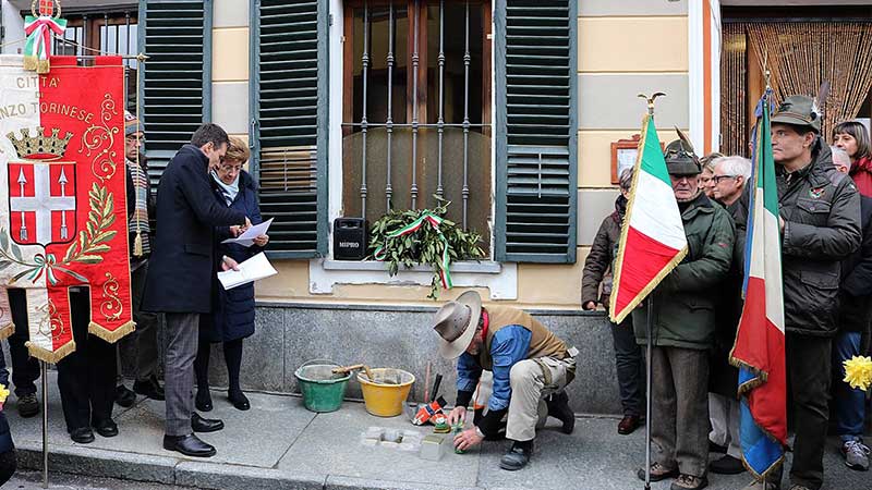 Pietra di inciampo in ricordo di Moise Poggetto per la giornata della memoria