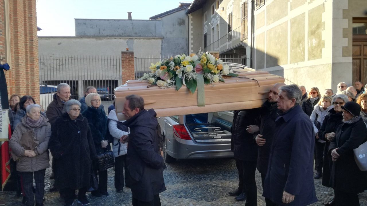 Addio Provenzano folla ai funerali a Rivarolo