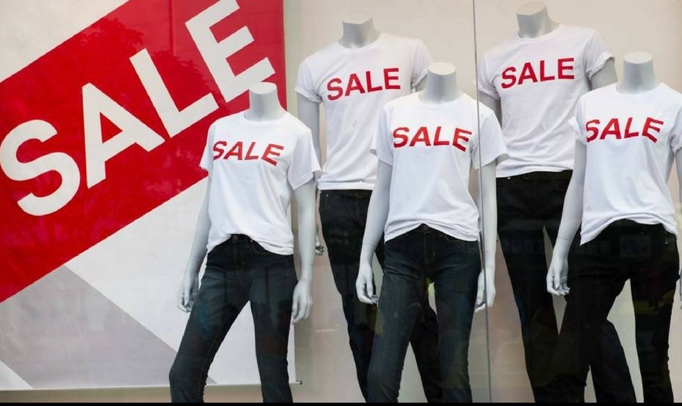 Saldi invernali al via lo shopping nei negozi