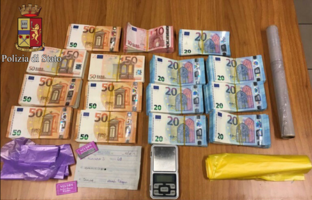 Droga spacciata al centro scommesse