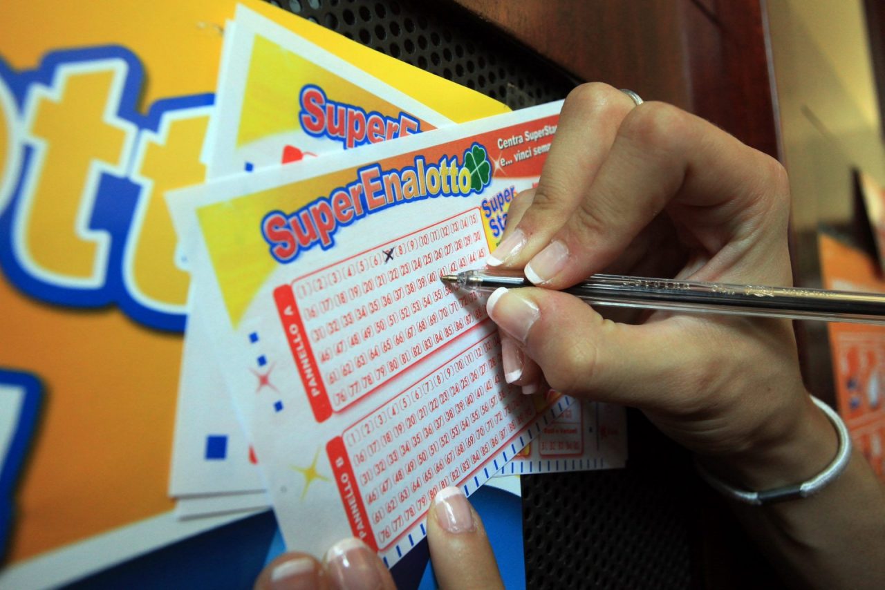 Superenalotto a Pinerolo vinti 110 mila euro