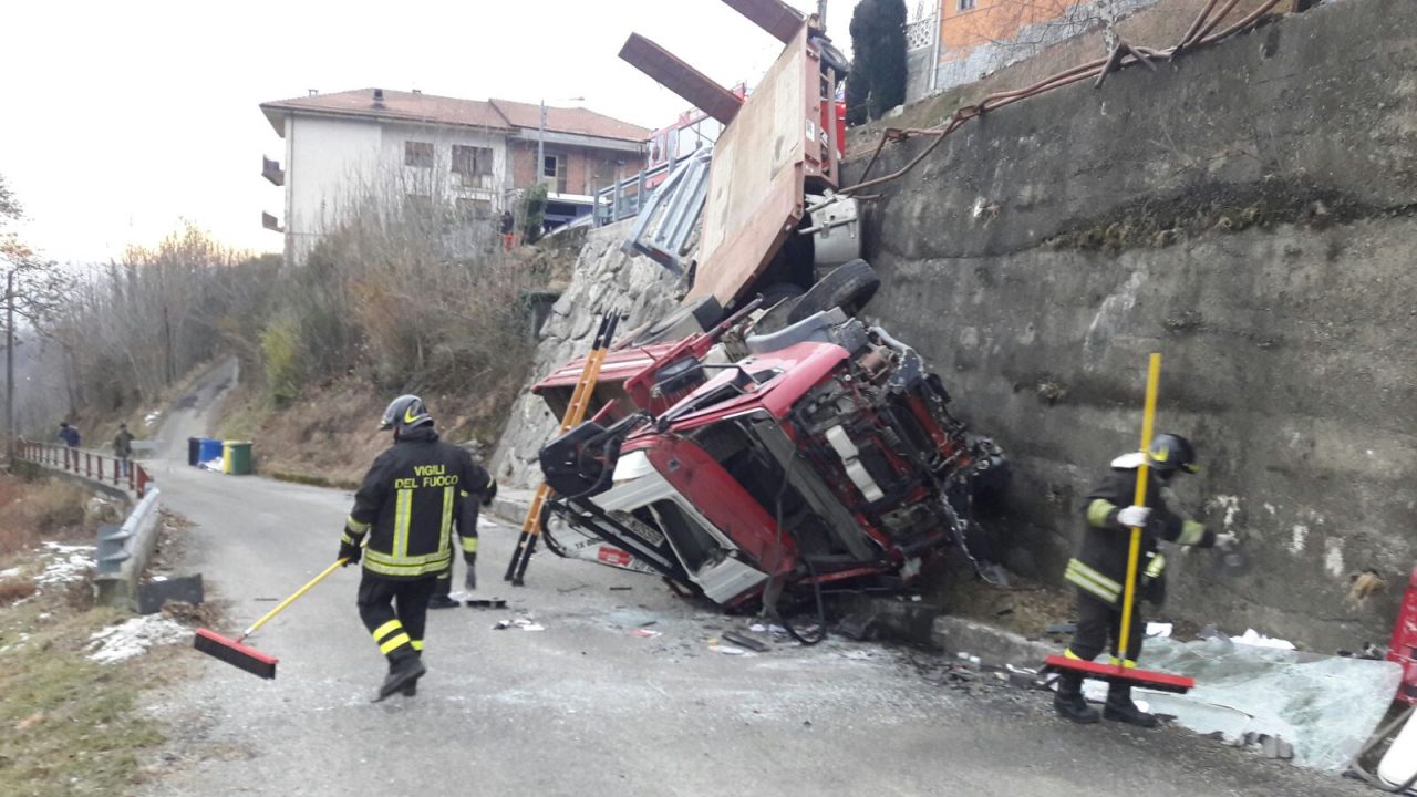 Eurocargo fuori strada a Pratiglione