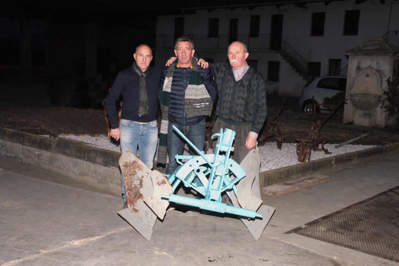 Rotonda degli agricoltori un aratro storico per abbellirla