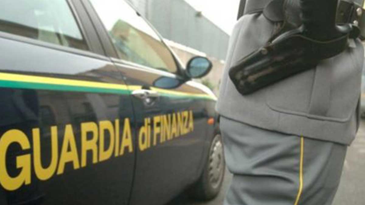 Imprenditore cinese nei guai: sequestrati 2milioni di prodotti