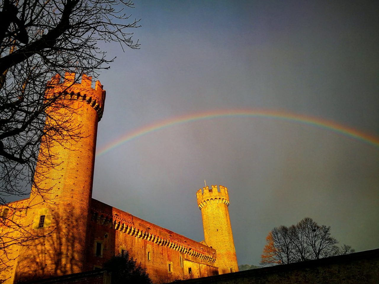 Arcobaleno sul Canavese, tutti alla ricerca della pentola d’oro