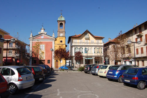 Mathi: bombe carta esplose in piazza, scuole danneggiate