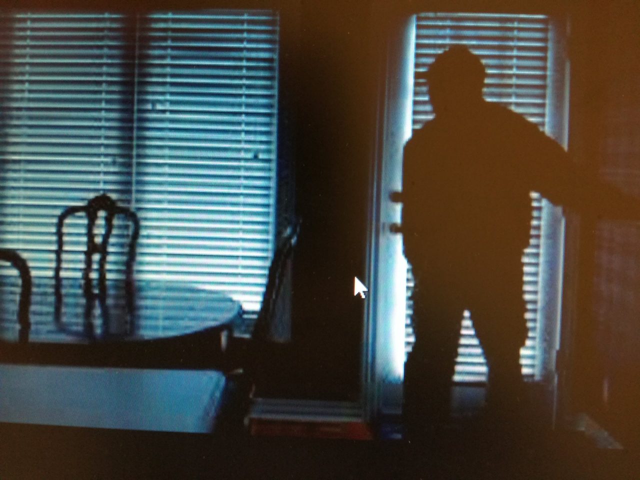 Rubano le chiavi e svaligiano casa