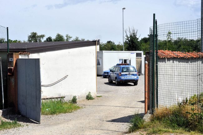 Blitz nei campi sinti, maxi sequestro di beni