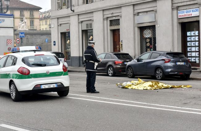 Donna investita e trascinata in Corso Moncalieri, individuato il mezzo responsabile