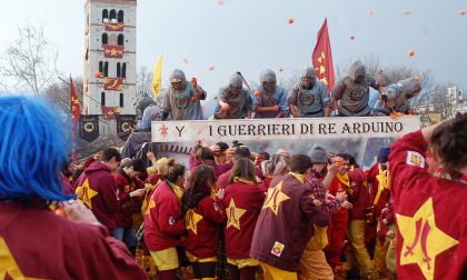 Ivrea Battaglia delle arance il primo giorno di tiro nelle piazze (GALLERY)