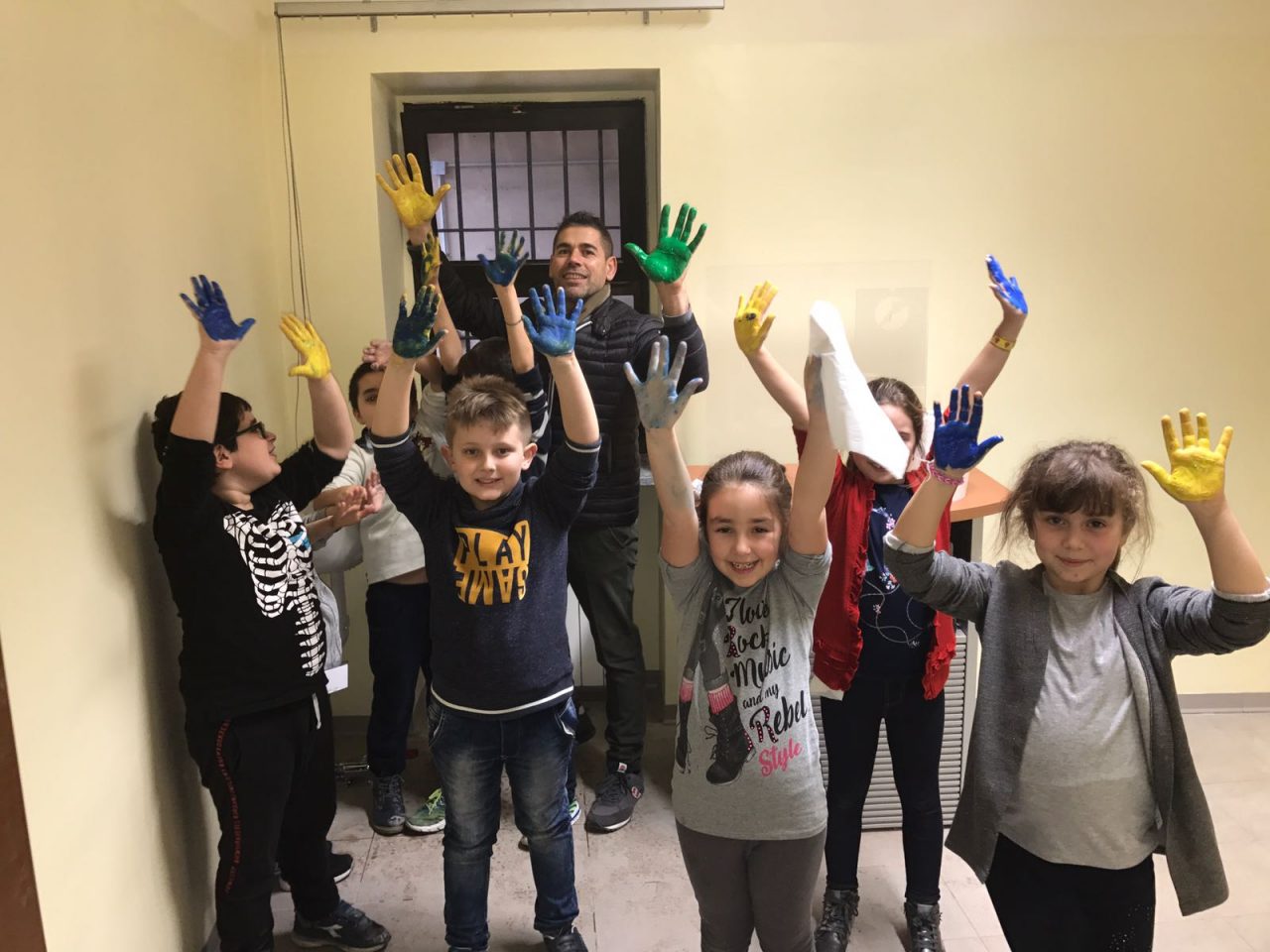 Piccoli artisti per decorare il polo ambulatoriale