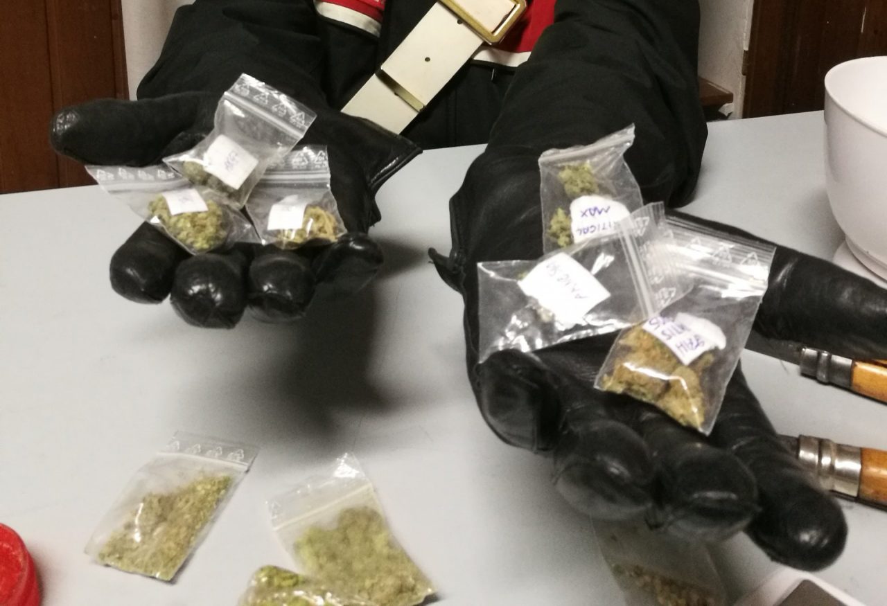 Beccato rappresentante della droga