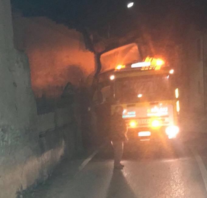 Soccorso stradale “perde” il camion, sfondato muro di una casa