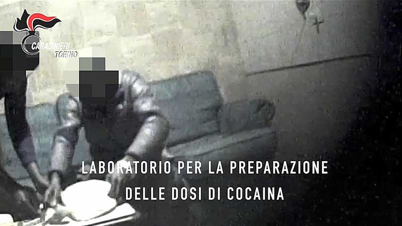 Telecamera nella TV smaschera trafficanti di droga