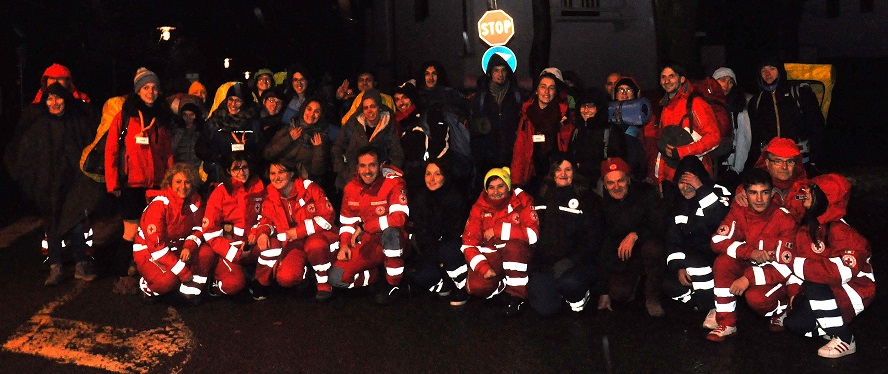 La Croce Rossa spegne le luci e accende le candele