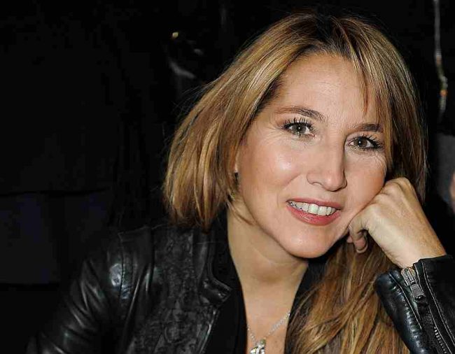 Jo Squillo pagata con i soldi per la solidarietà, succede nel novarese
