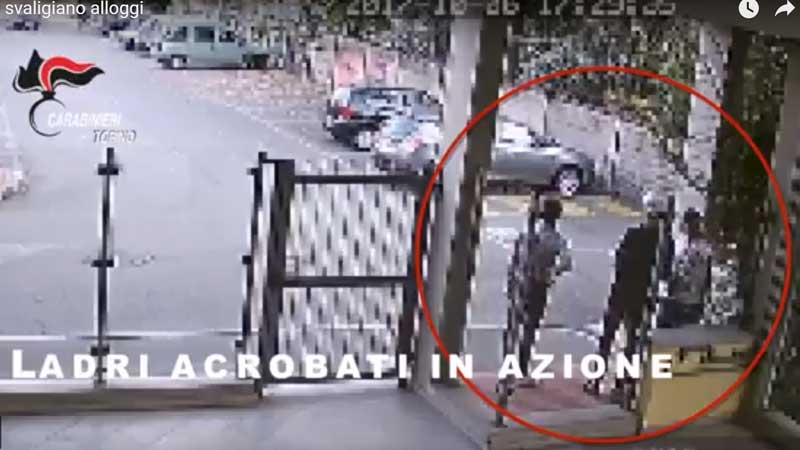 Ladri acrobati scalavano i palazzi per introdursi negli appartamenti | Video