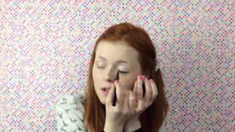 Corso di trucco per non vedenti a Ivrea