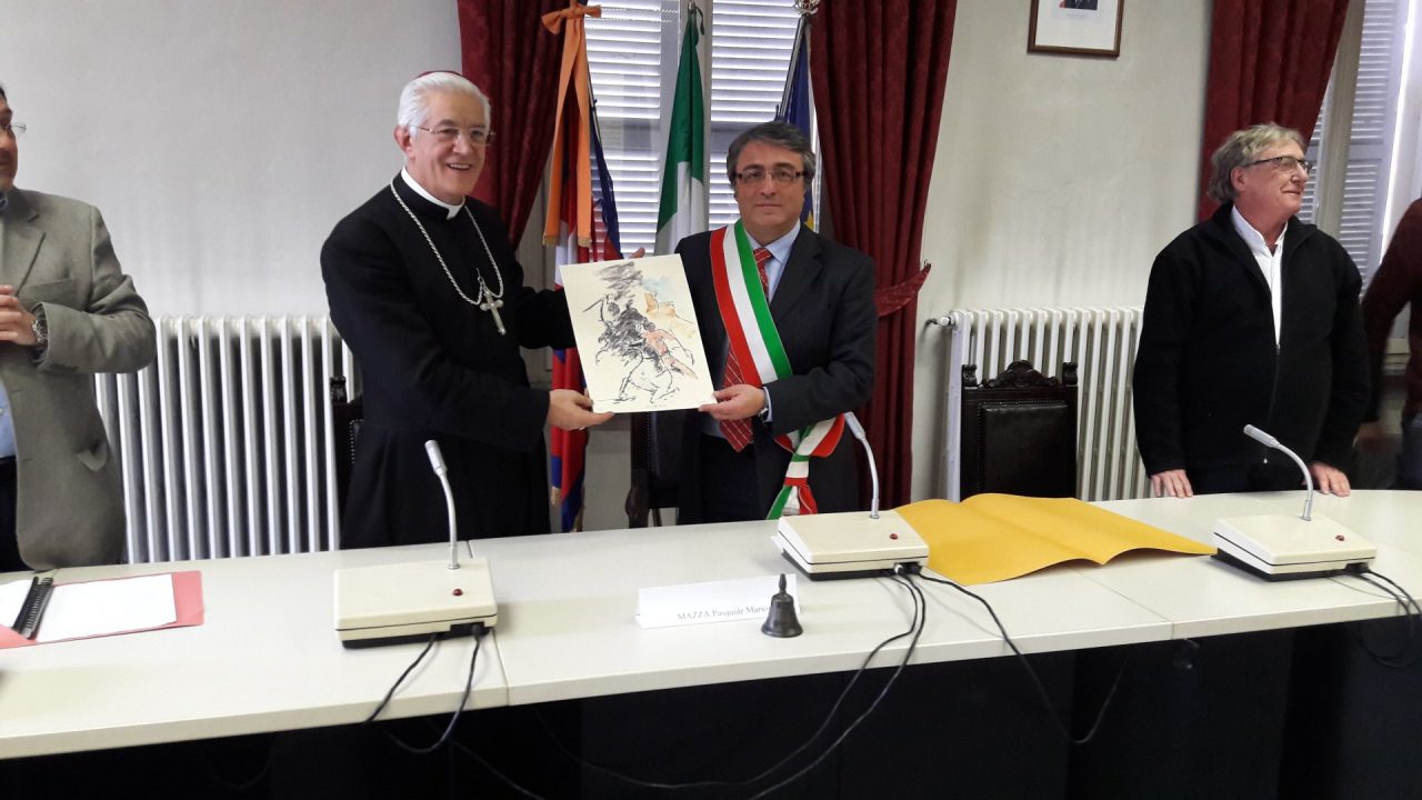 Vescovo di Ivrea a Castellamonte per un incontro con gli amministratori