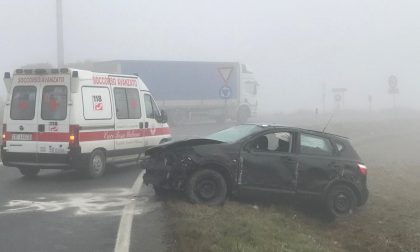Auto fuori strada a Volpiano, ferita la donna al volante