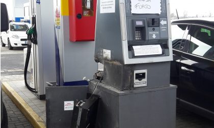 Ladri in azione fallito assalto al bancomat del distributore di benzina