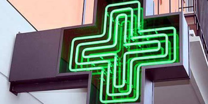 Rapina alla farmacia di Bosconero, due uomini a volto coperto