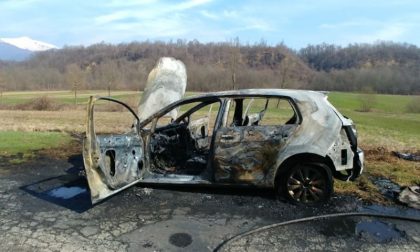 Auto in fiamme a Barbania