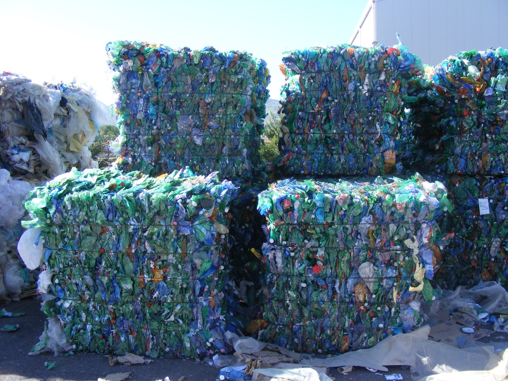 Riciclo plastica scoppia la polemica sul ricalcolo