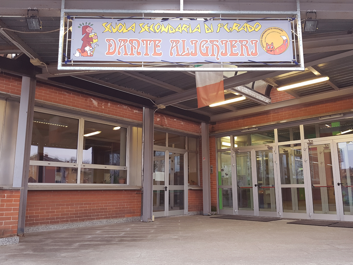 Media Alighieri, nuova insegna per la scuola volpianese