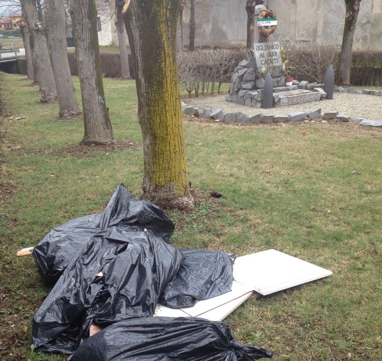 Oglianico rifiuti abbandonati davanti al monumento