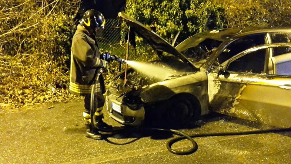 Mathi, un’altra auto in fiamme