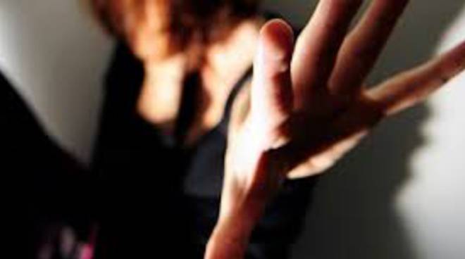 Nonno orco, violenza sessuale sulla nipotina