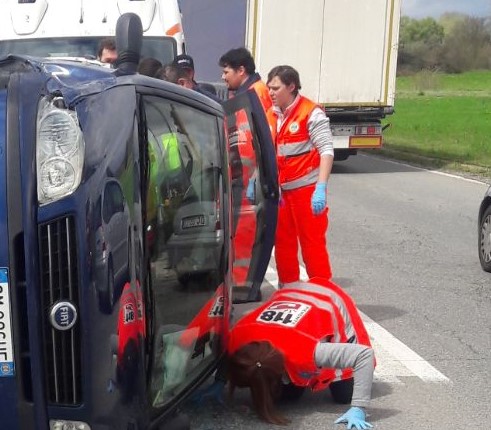 Scontro tra auto tre feriti
