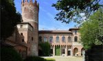 Per il Giro d'Italia il castello Malgrà si colora di rosa questo pomeriggio